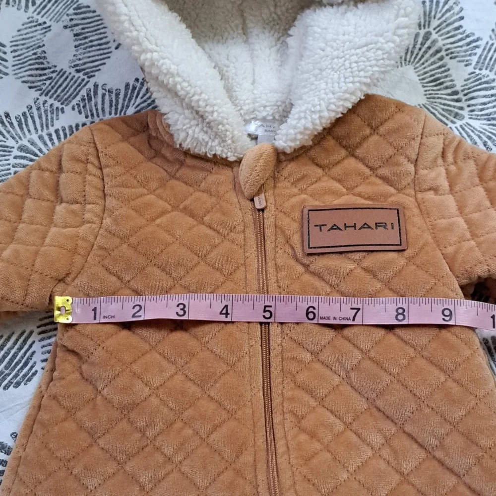 Tahari Baby quilted velour fleece lined hood full zip onesie sz6-9mos